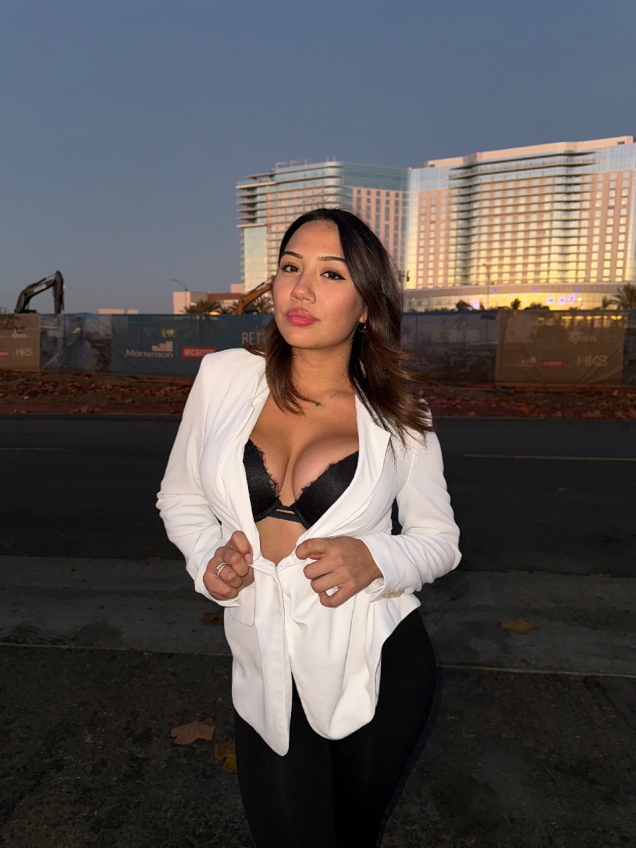 Take a pause and enjoy Ali Cruz — streaming from Chifeng