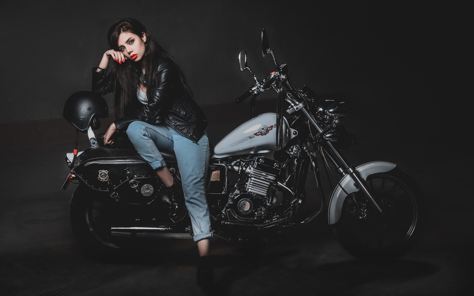 Biker girls: style and drive in Chifeng