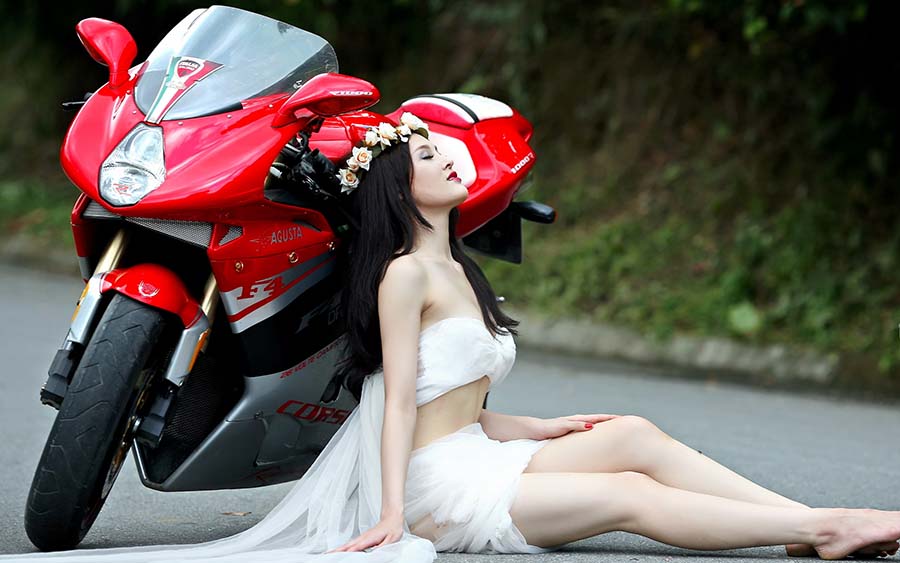 Beautiful girls and motorcycles in Chifeng
