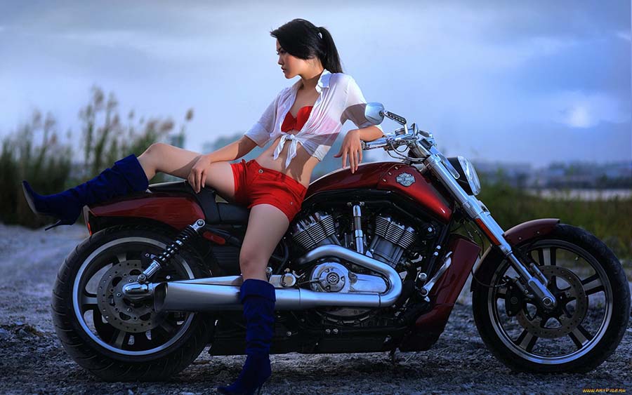 Beautiful girls and motorcycles in Chifeng