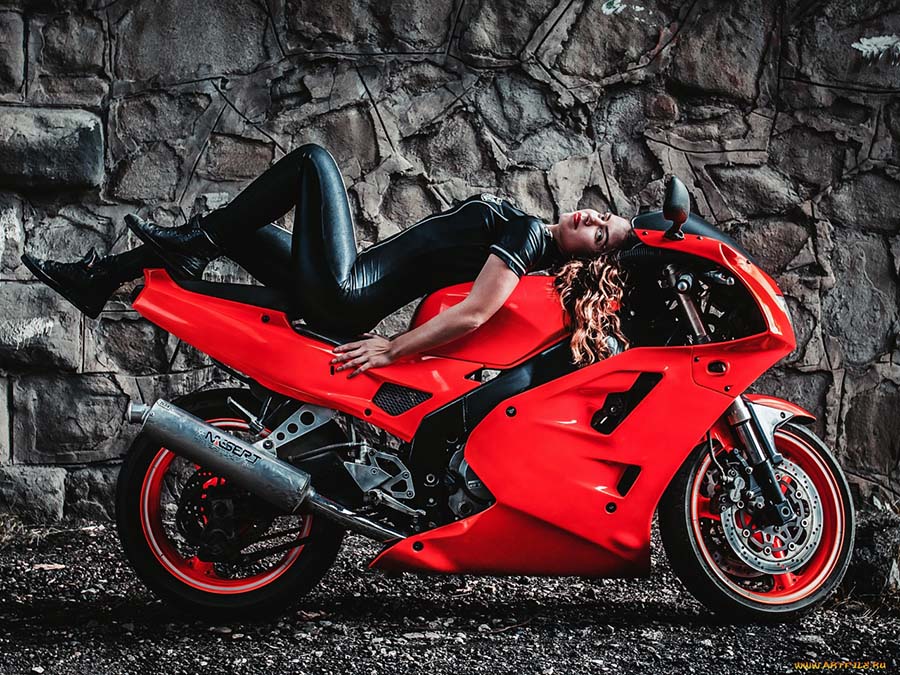 Beautiful girl Beautiful girls and motorcycles in Chifeng