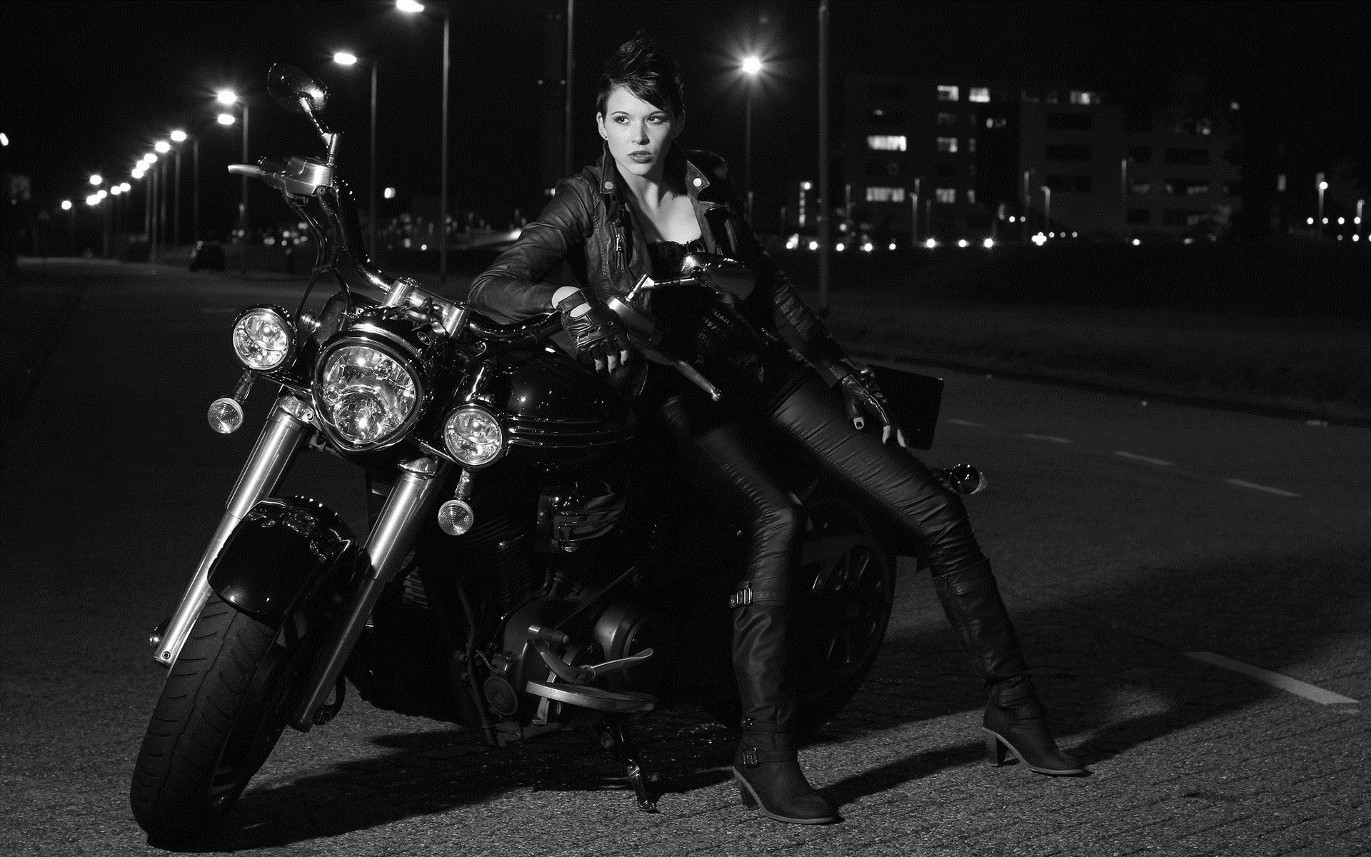 Photo Beautiful girls and motorcycles in Chifeng