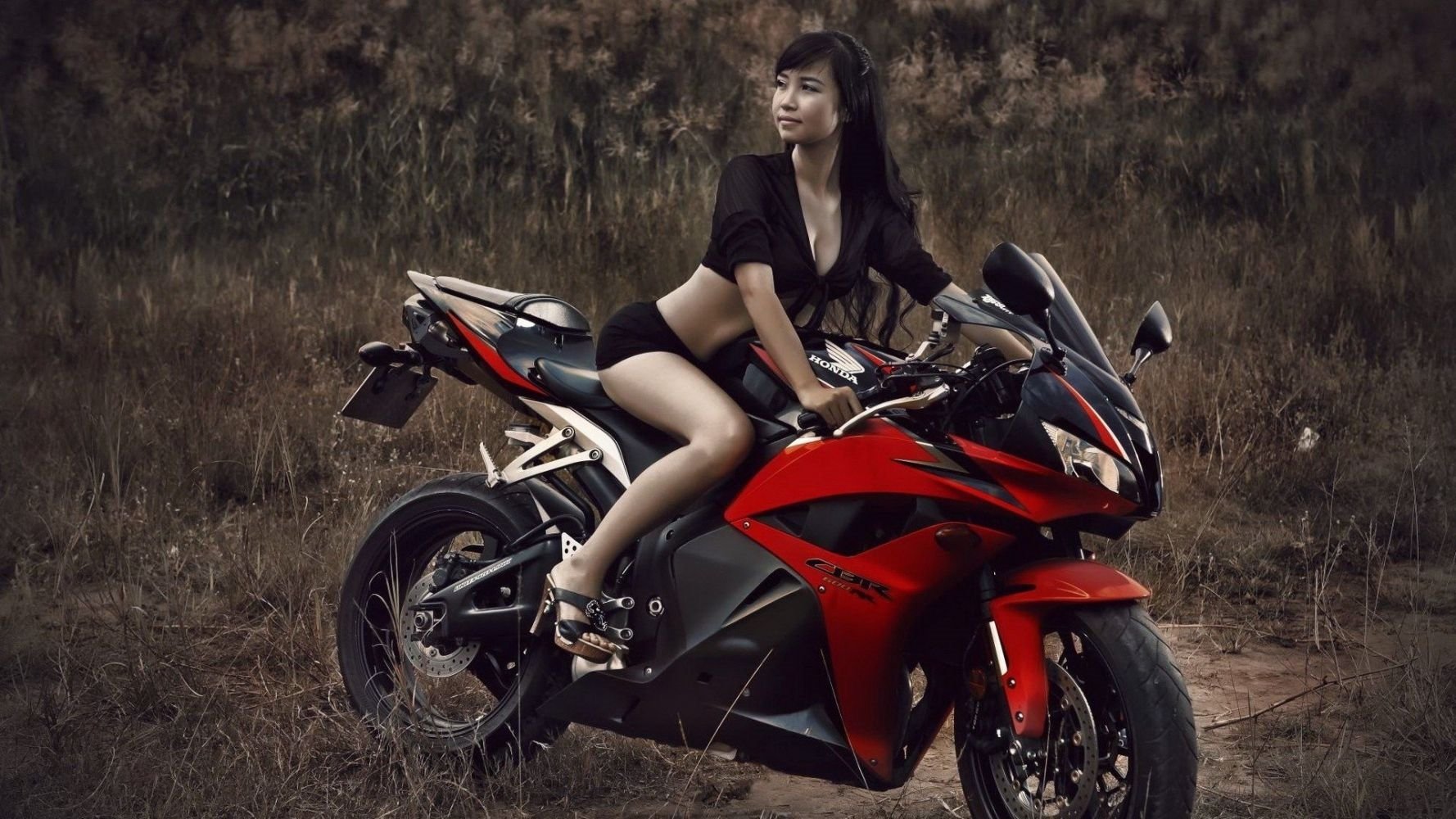Fitness girls and bikes in Chifeng