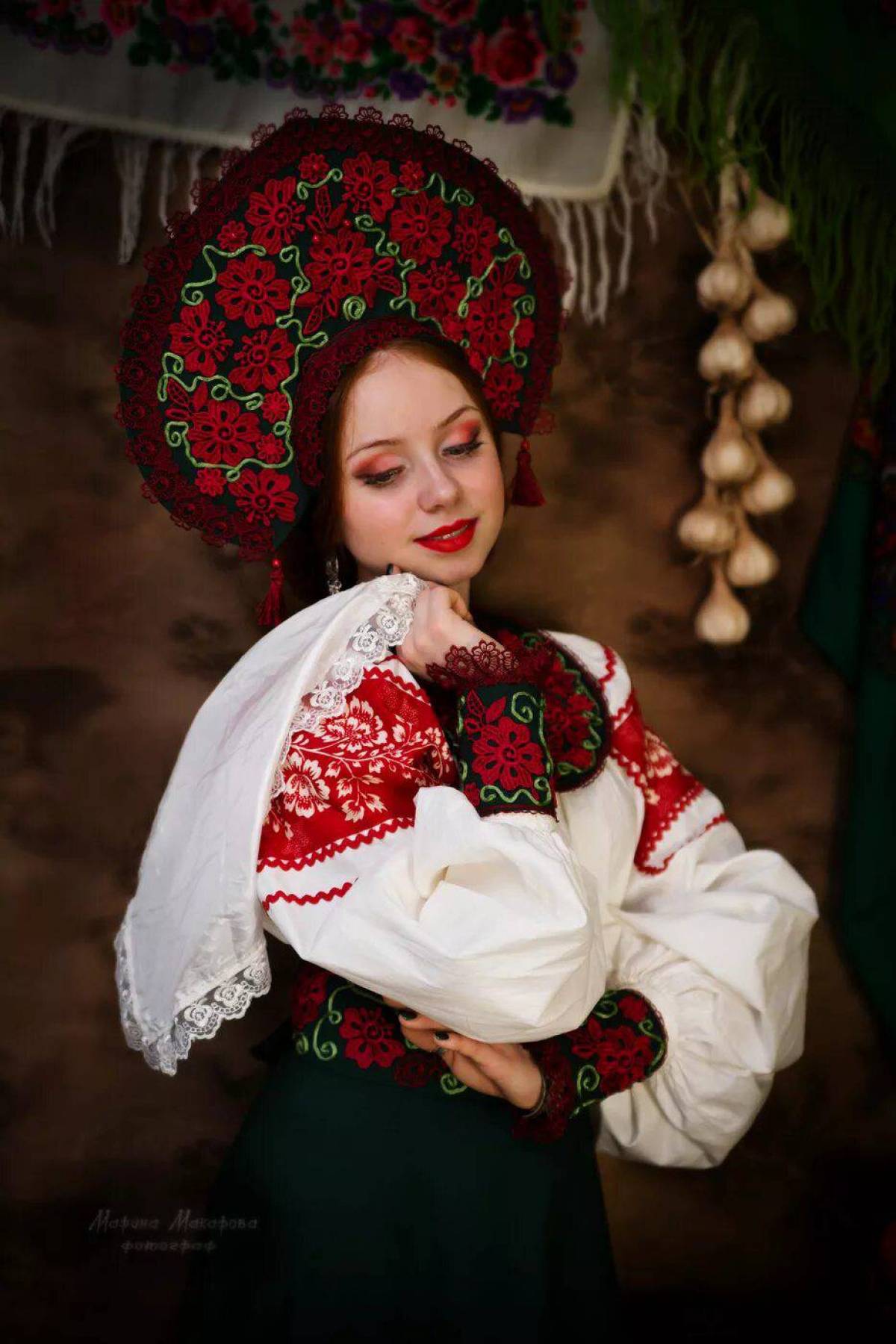 Women in Slavic costumes underwear in Chifeng