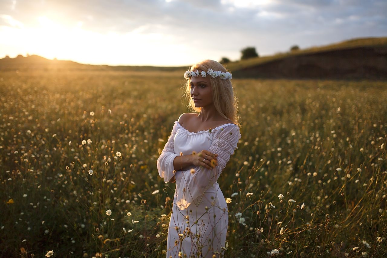 Girls in Slavic costumes in Chifeng