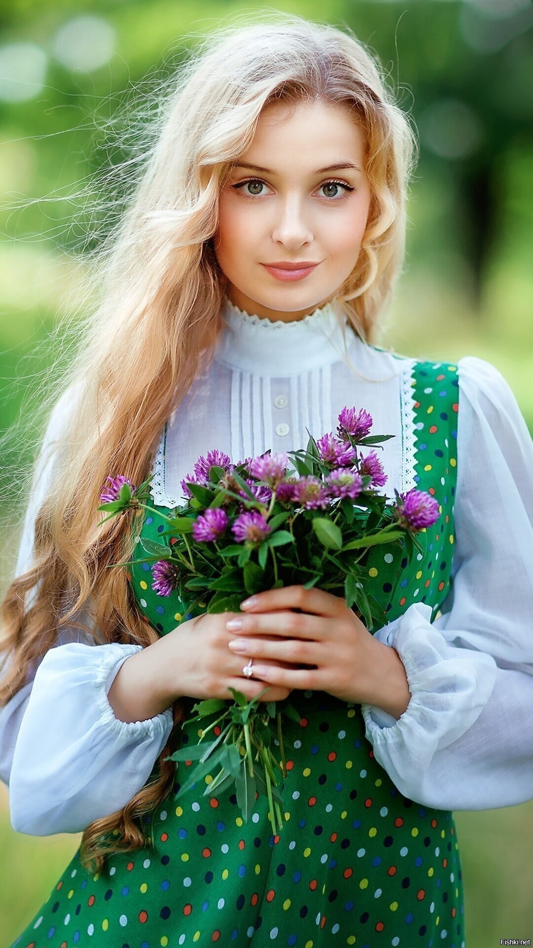 Girls in Slavic costumes in Chifeng